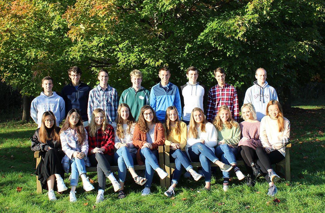 senior class posing outside